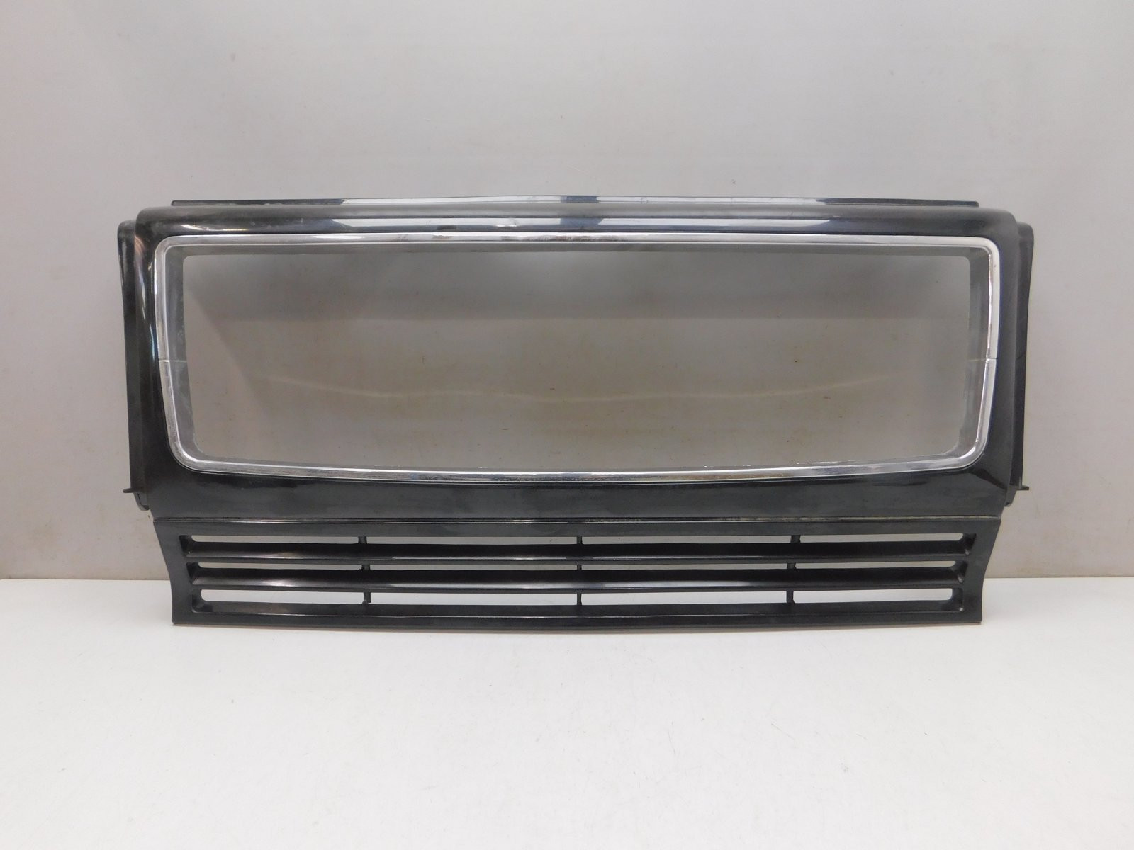 Решетка радиатора Mercedes-Benz G-Klasse W463 1989>