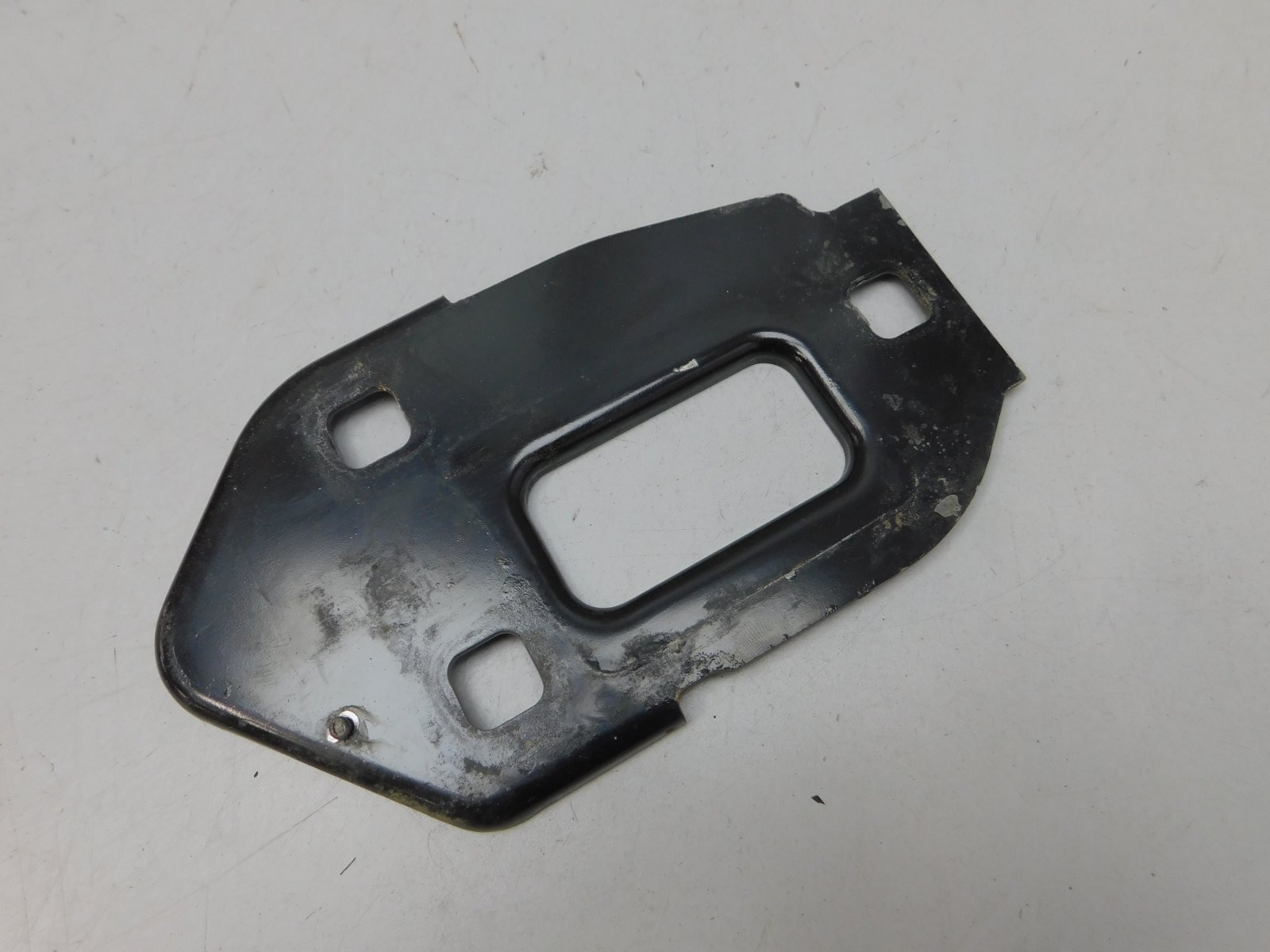 Кронштейн усилителя переднего ба Audi Q5 2008-2017