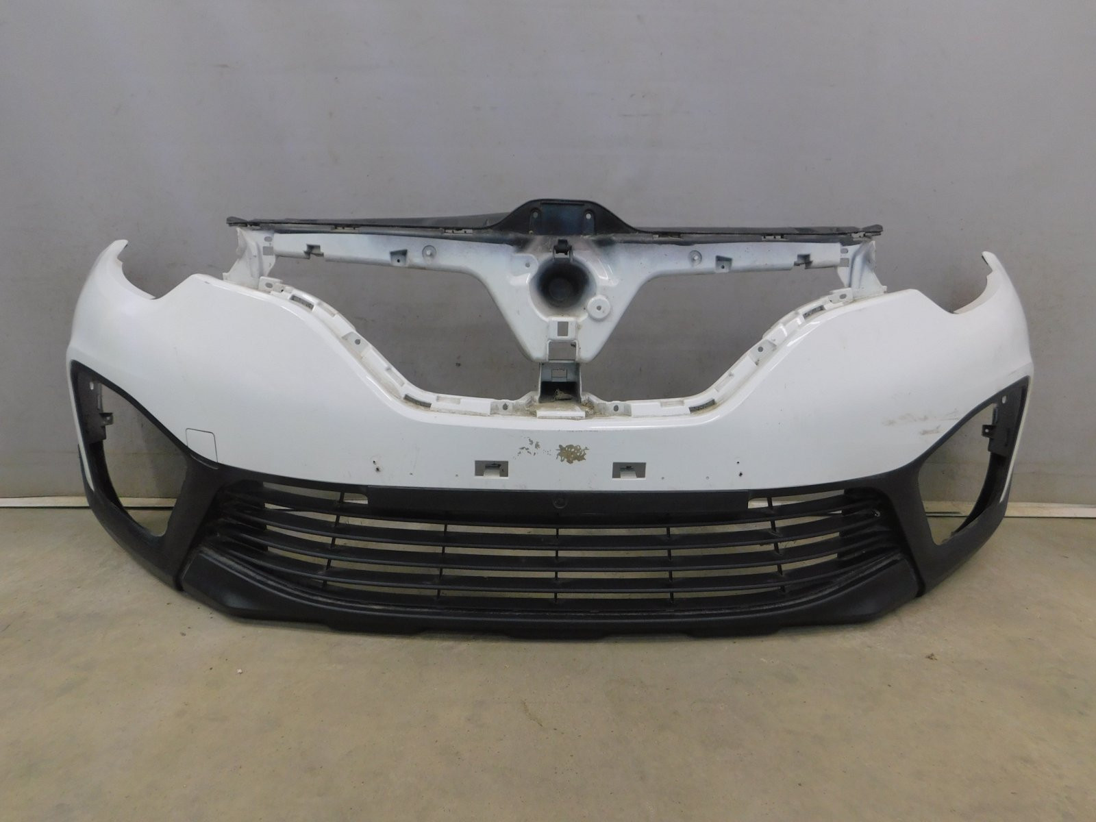 Бампер передний Renault Kaptur 2016>