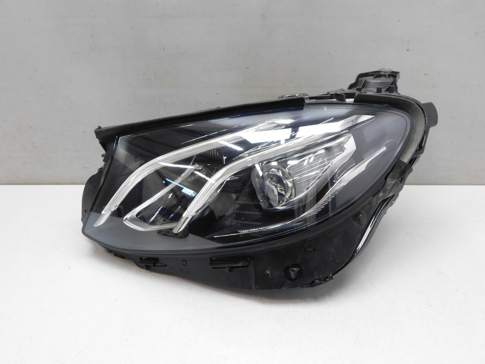 Фара левая Mercedes-Benz E-Klasse W213 2016>