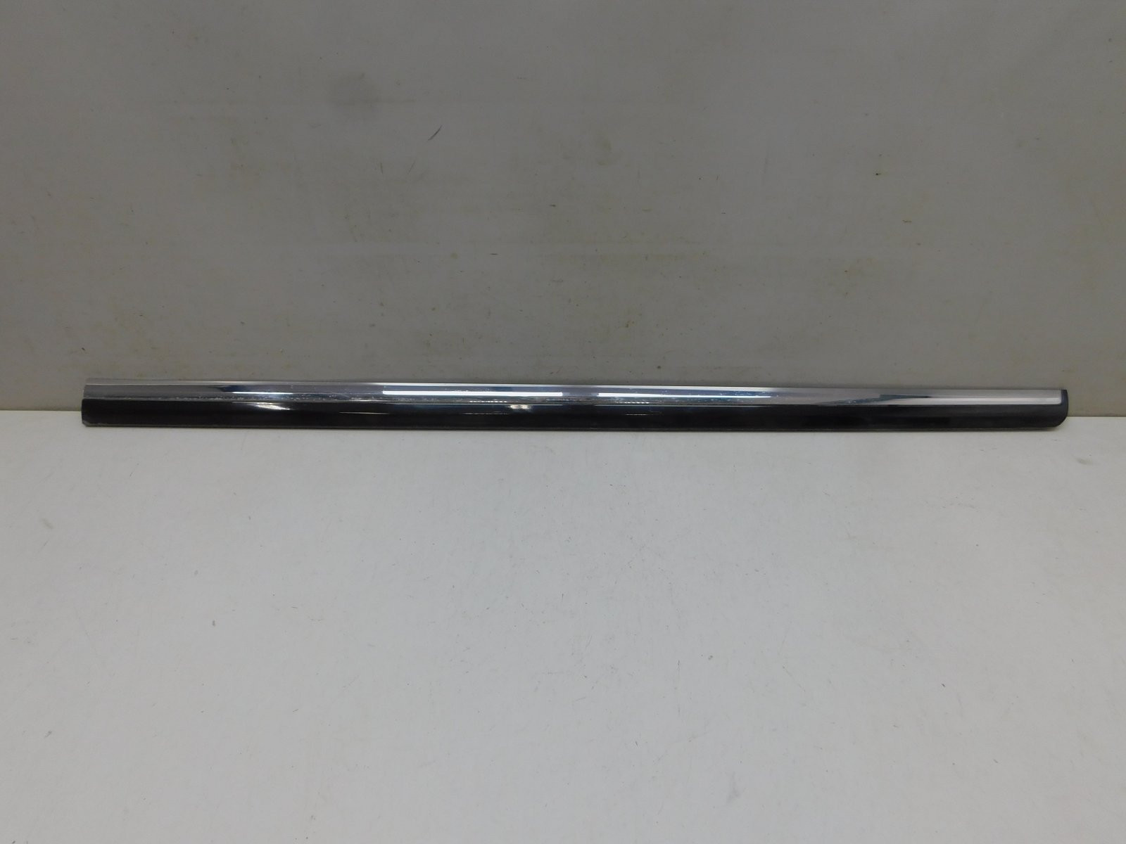 Молдинг двери передней правой Volkswagen Passat B7 2011-2015