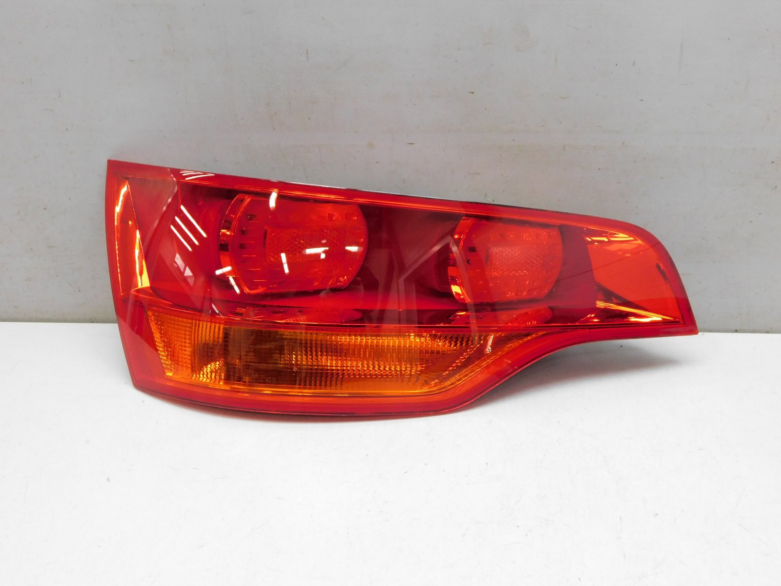 Фонарь задний левый Audi Q7 [4L] 2005-2015