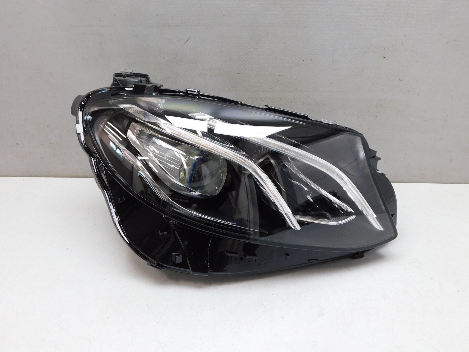 Фара правая Mercedes-Benz E-Klasse W213 2016>