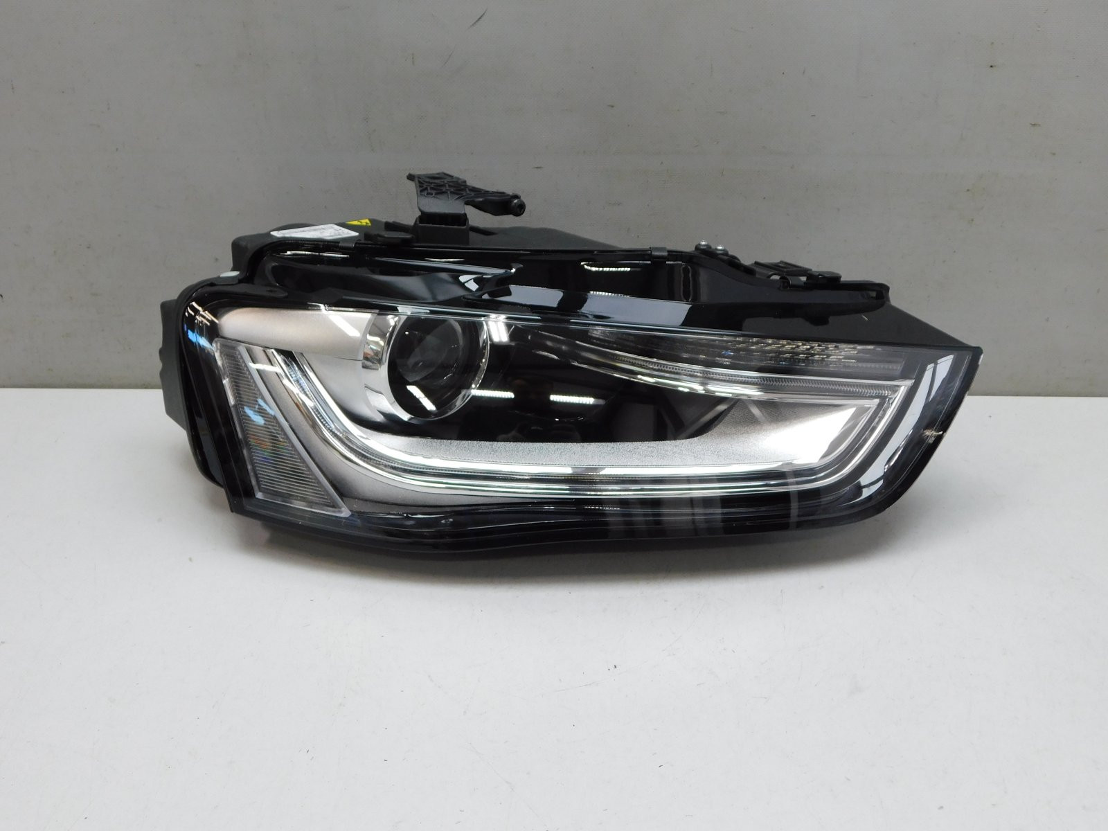 Фара правая Audi A4 [B8] 2007-2015