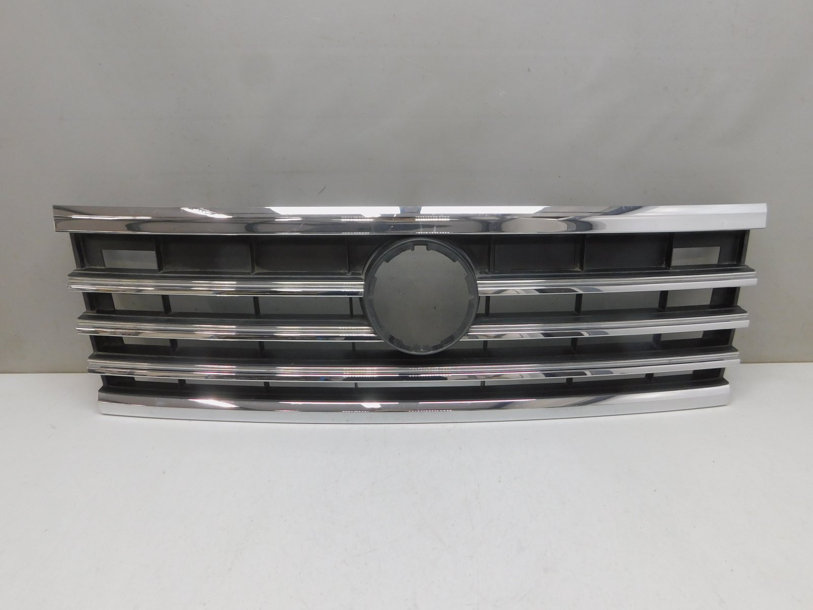 Решетка радиатора Volkswagen Touareg 2018>