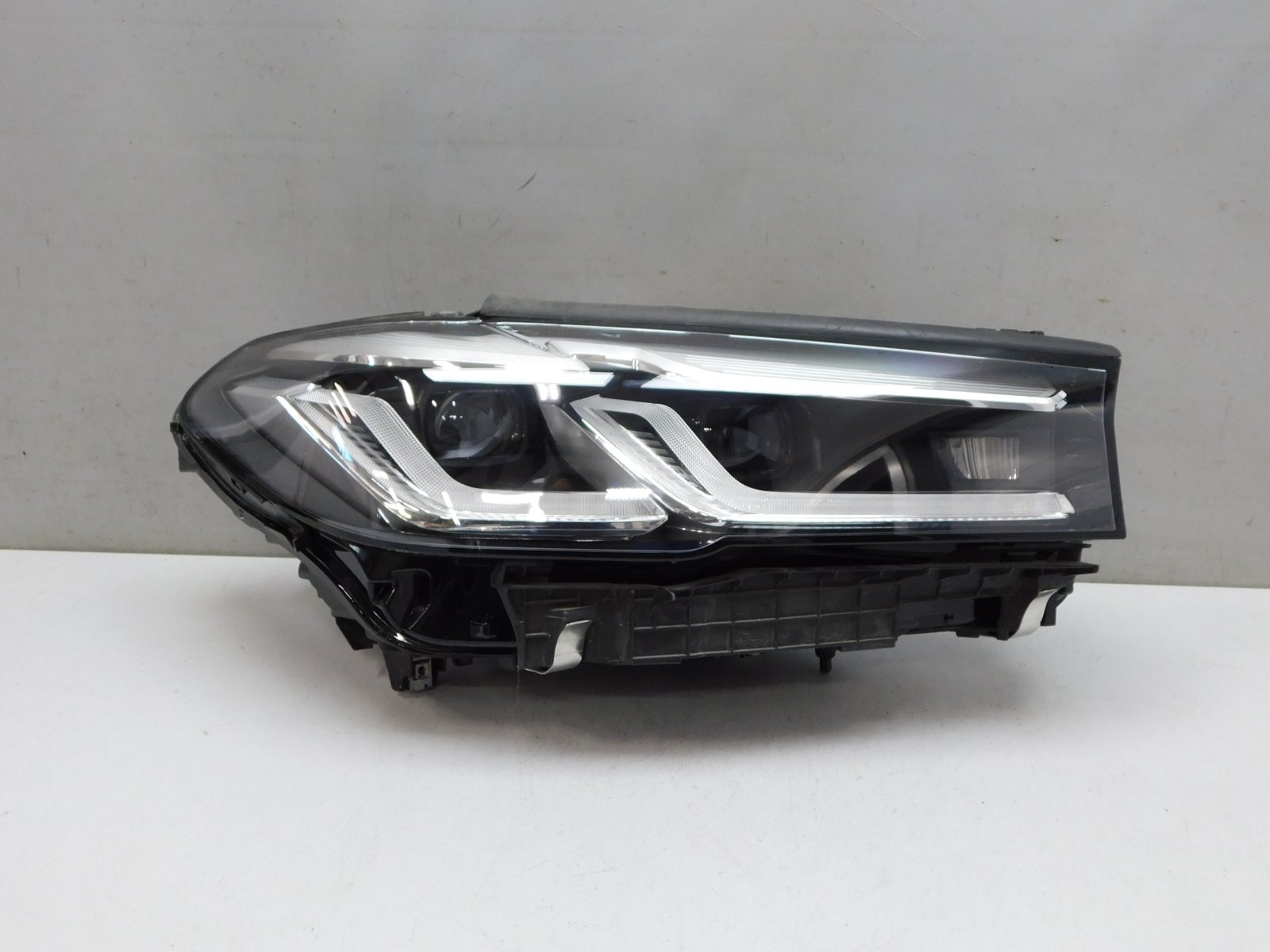 Фара правая BMW 5-серия G30 2016>