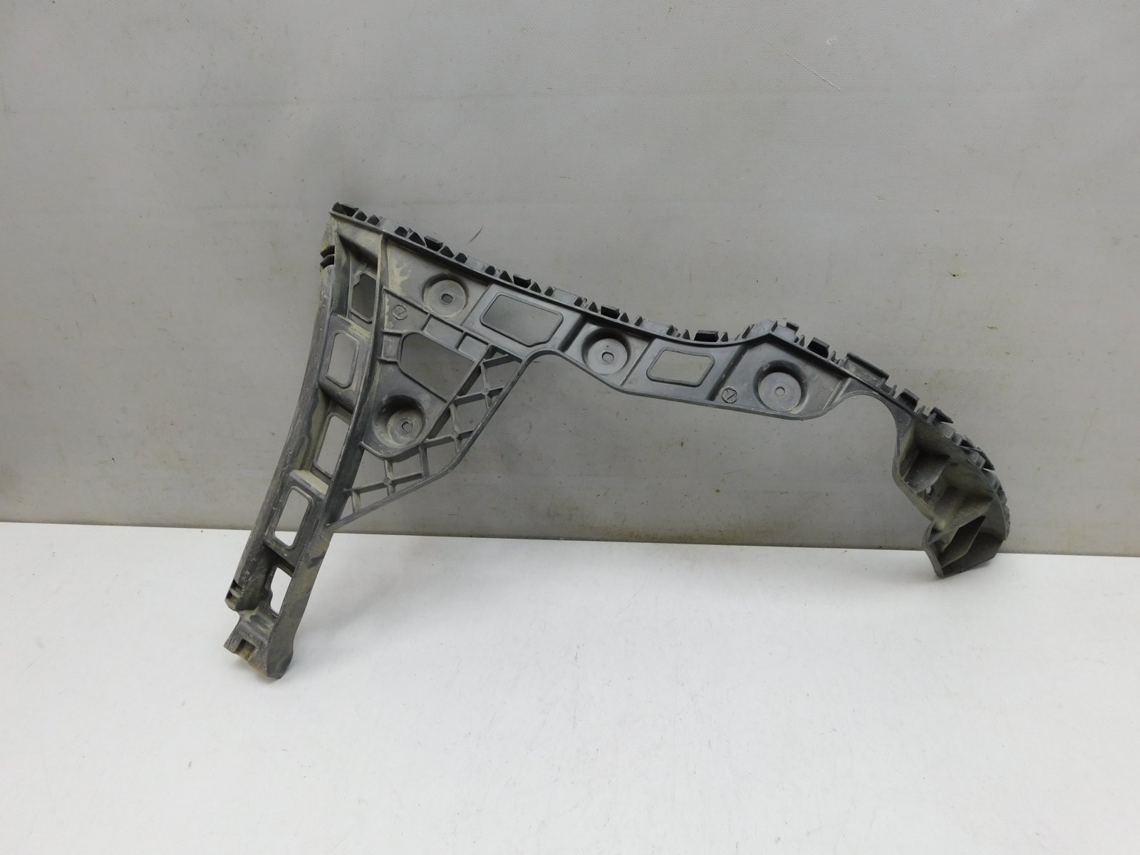 Направляющая заднего бампера Volkswagen Polo Sedan 2011-2020