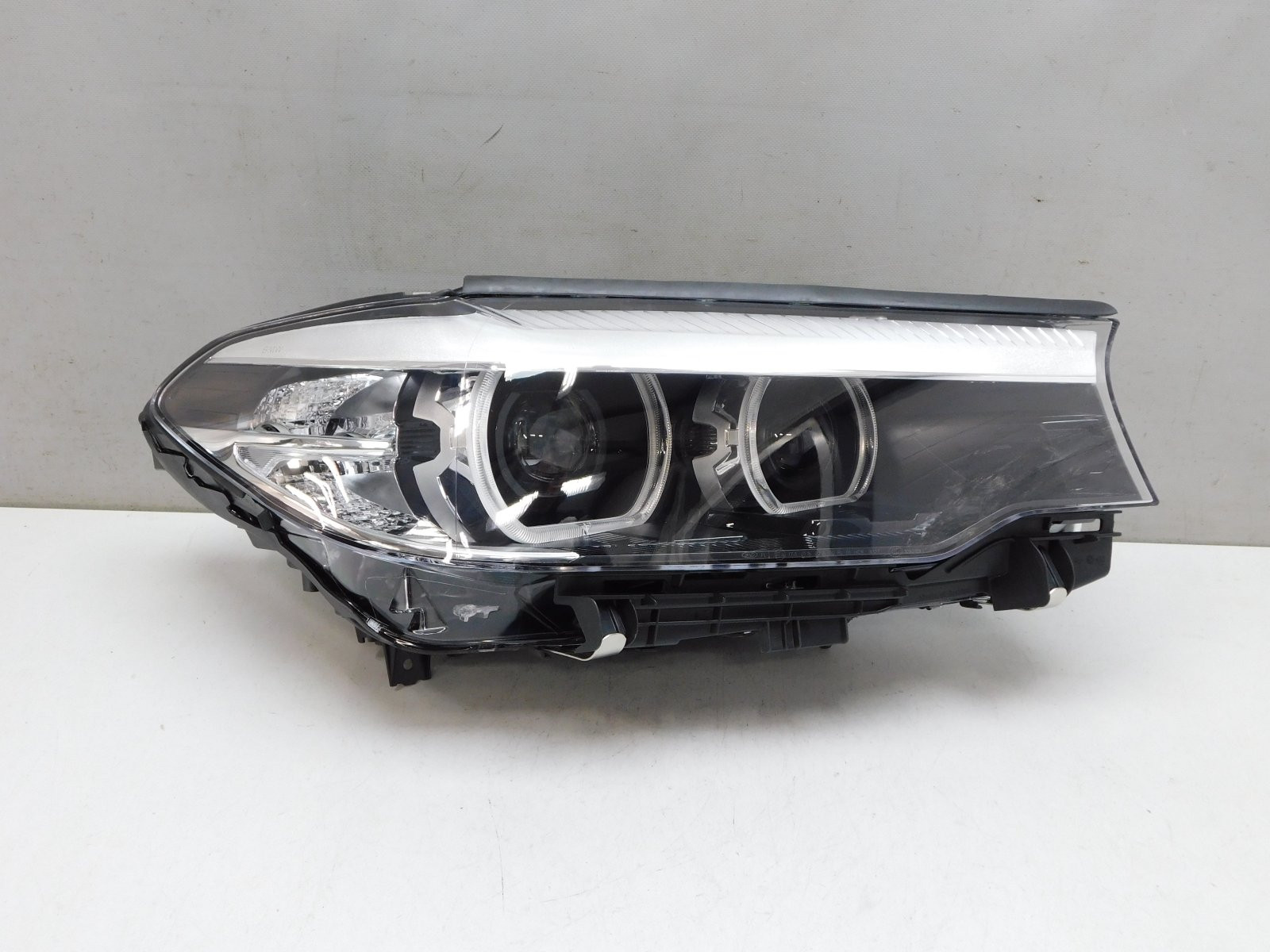 Фара правая BMW 5-серия G30 2016>