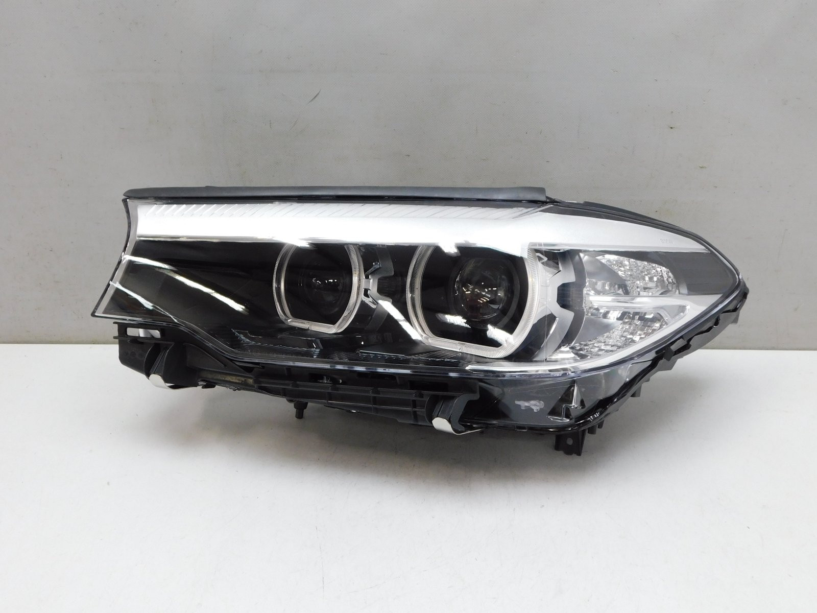 Фара левая BMW 5-серия G30 2016>