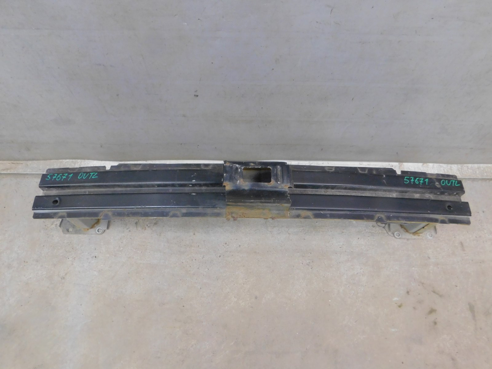 Усилитель переднего бампера Mitsubishi Outlander 2012>