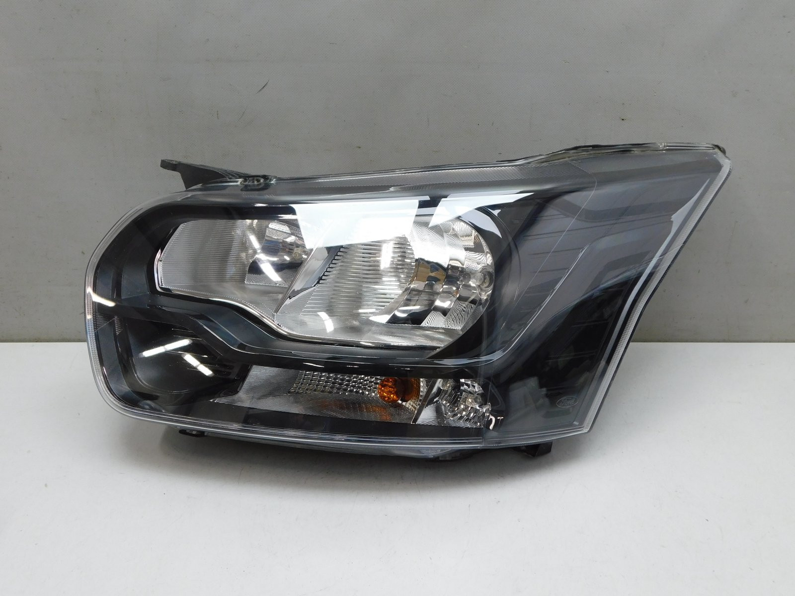 Фара левая Ford Transit 2014>