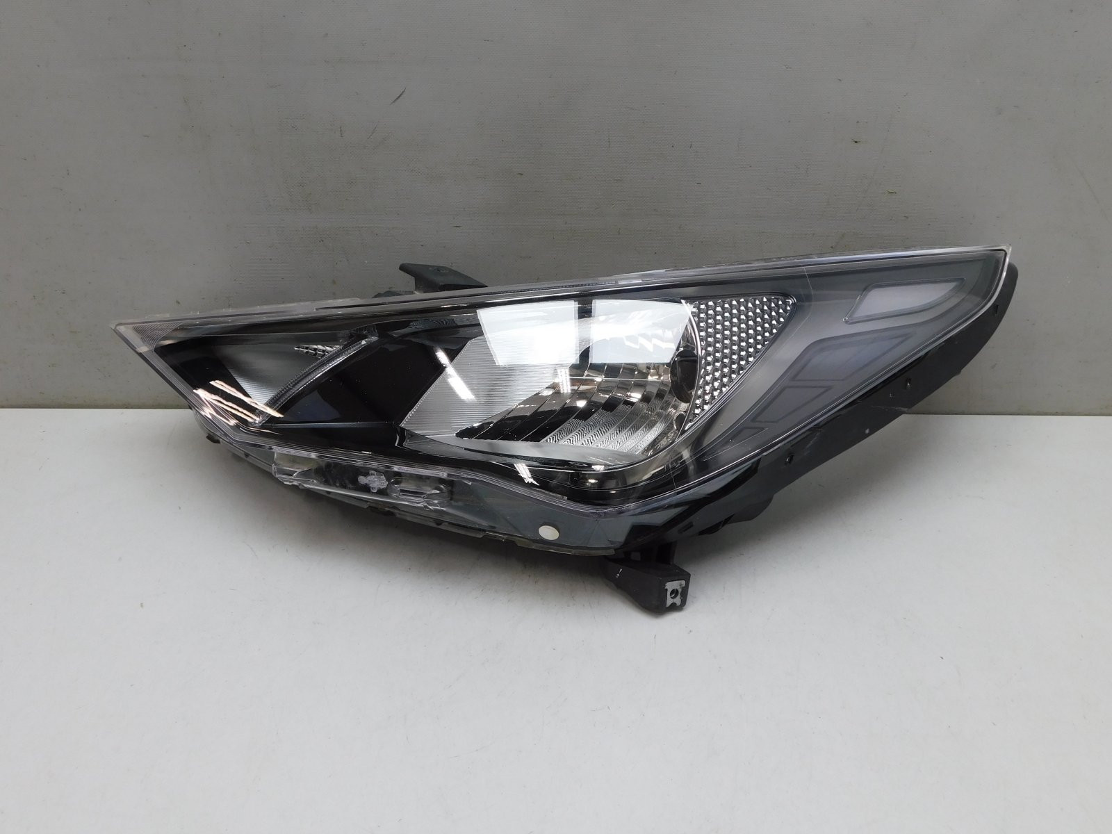 Фара левая Hyundai Solaris 2017>