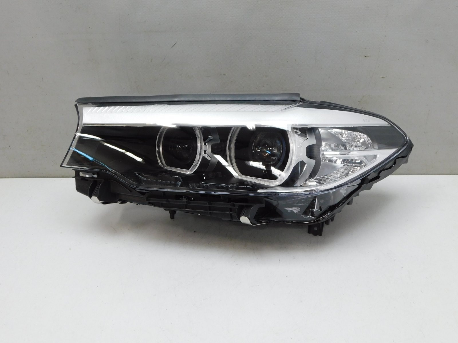 Фара левая BMW 5-серия G30 2016>