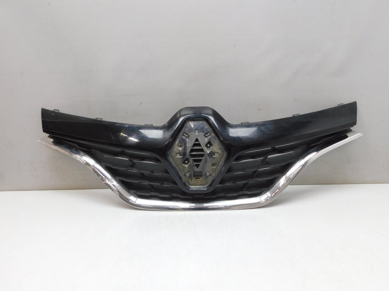 Решетка радиатора Renault Kaptur 2016>