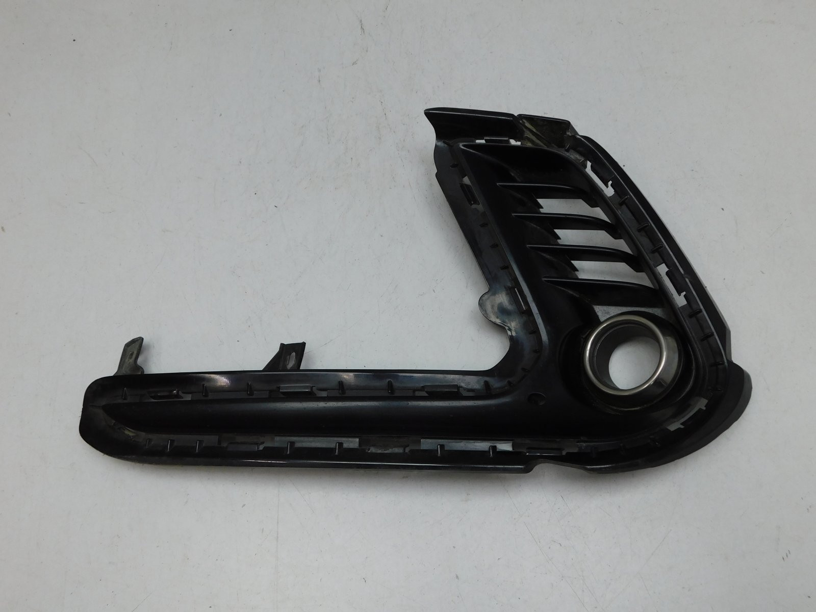 Решетка в бампер левая Hyundai Elantra 2016>