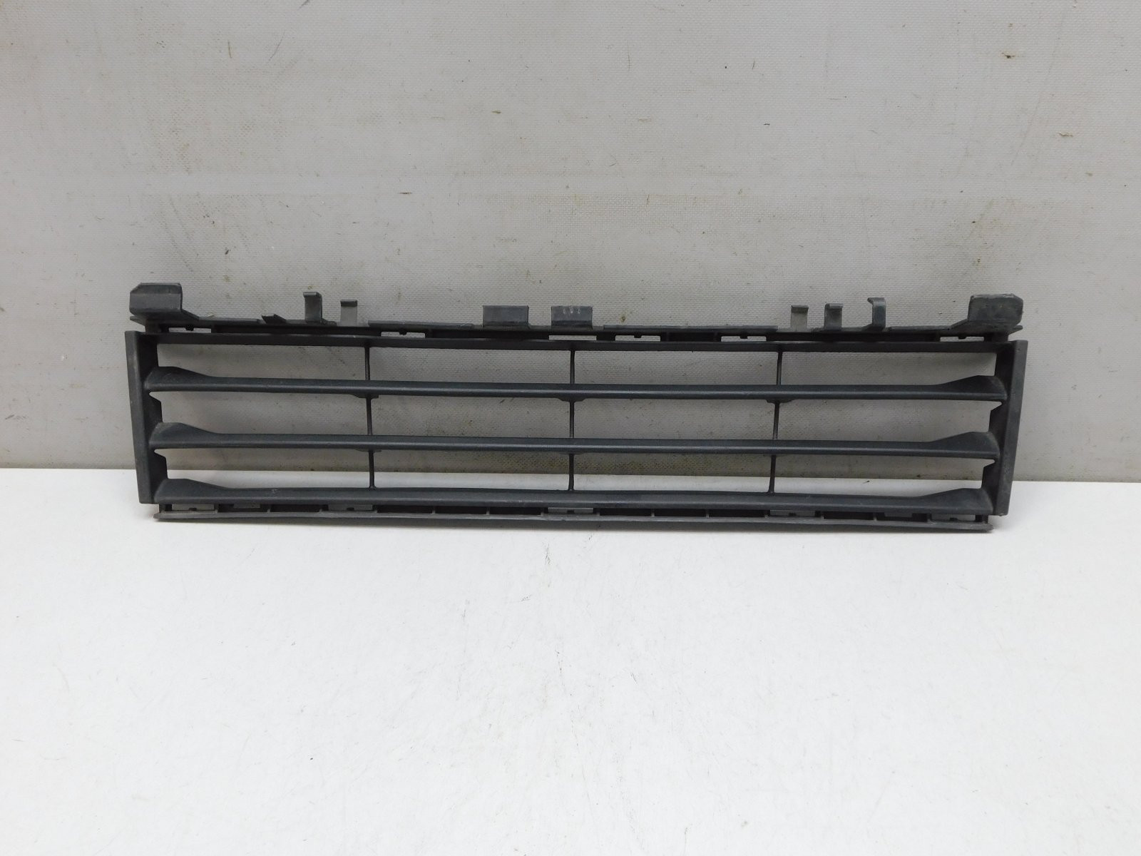 Решетка в бампер центральная BMW 5-серия G30 2016>