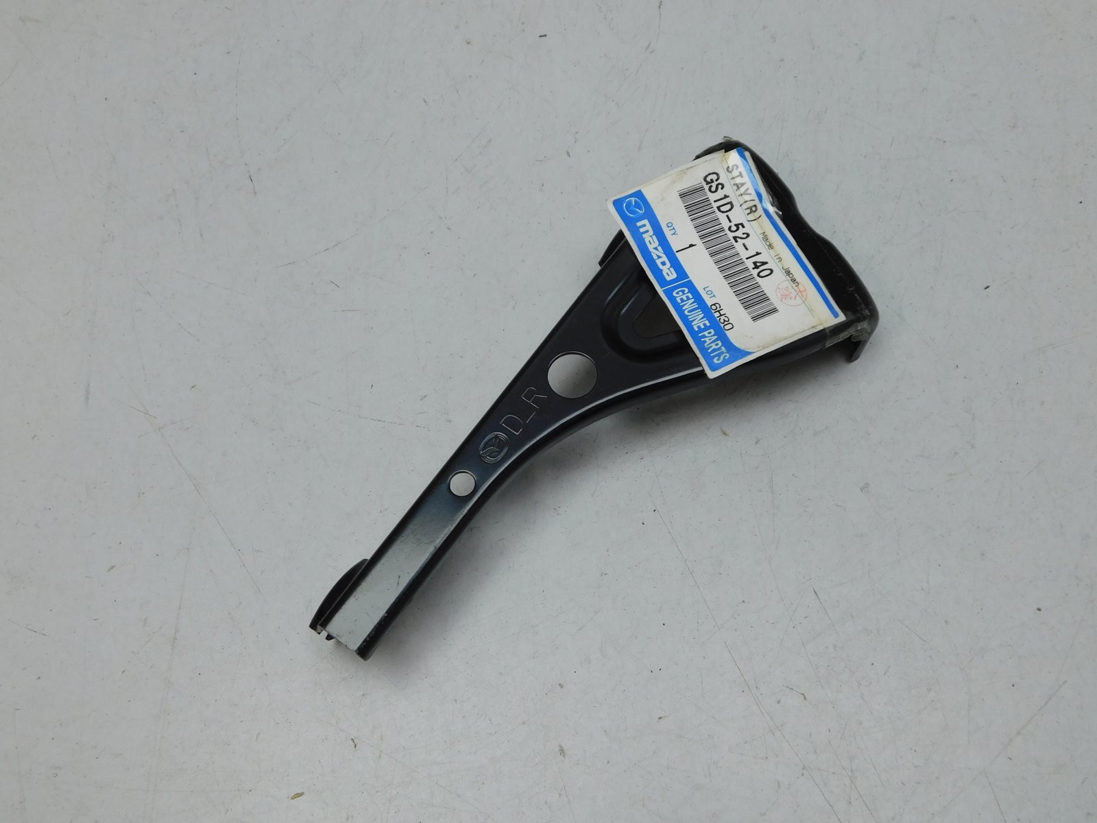 Кронштейн крепления правого крыл Mazda 6 (GH) 2007-2013