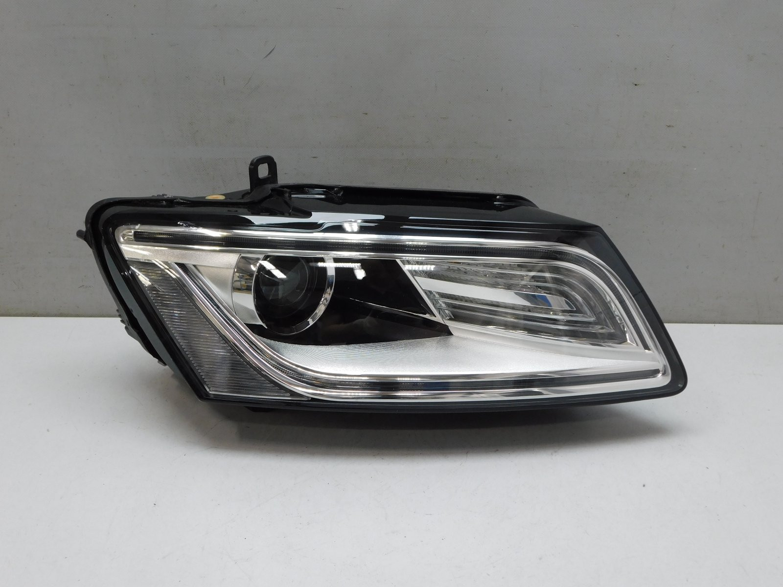 Фара правая Audi Q5 2008-2017