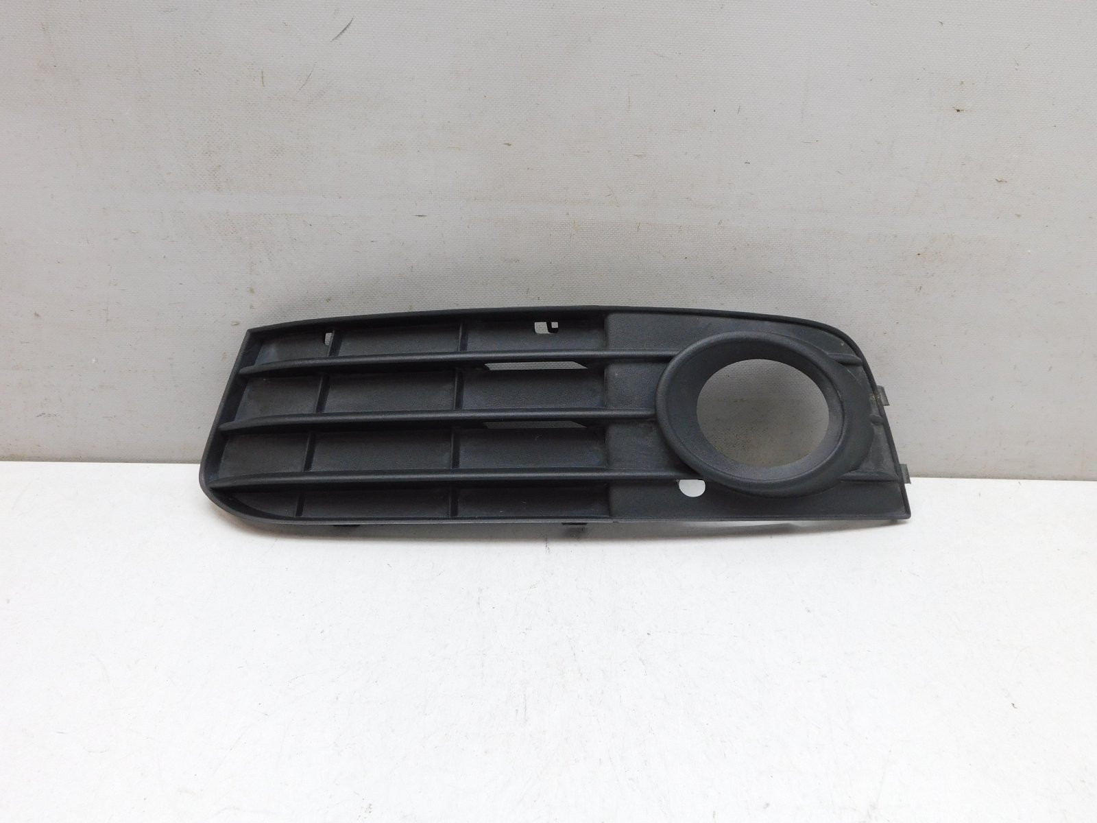 Решетка в бампер левая Audi A4 [B8] 2007-2015