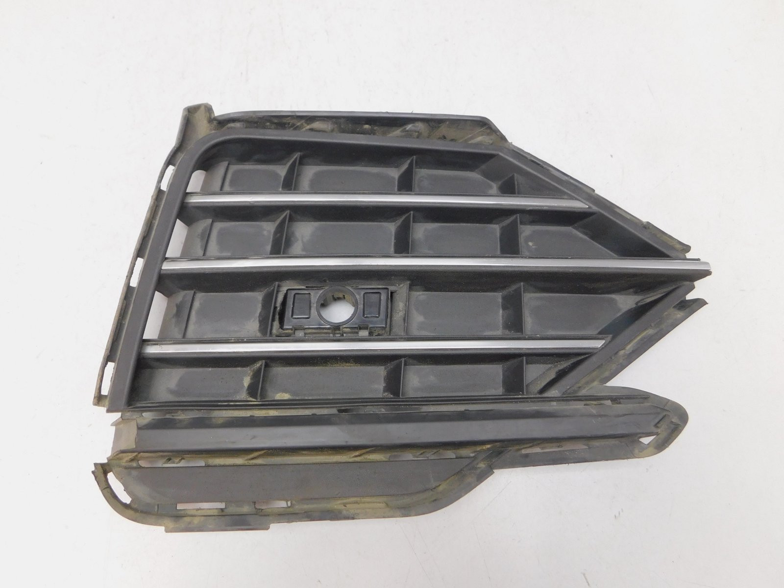 Решетка в бампер правая Volkswagen Touareg 2018>