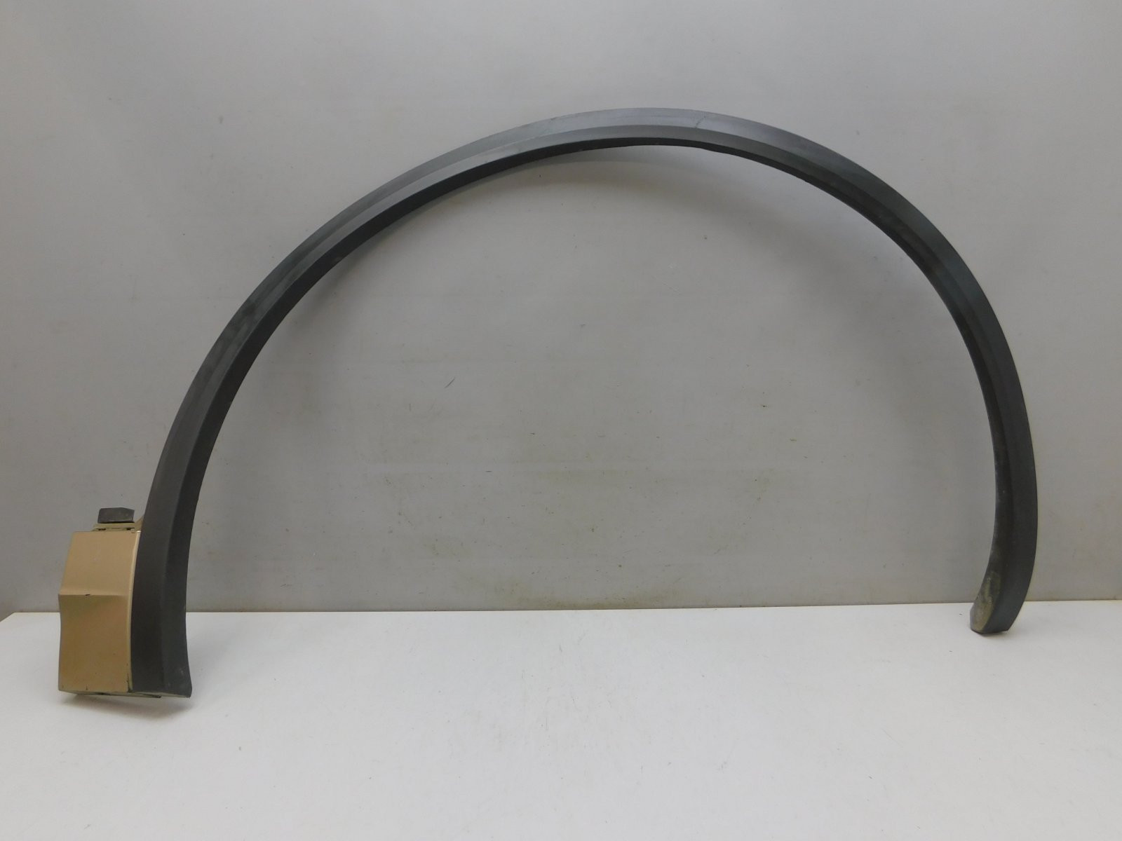 Накладка крыла переднего правого Volkswagen Touareg 2018>