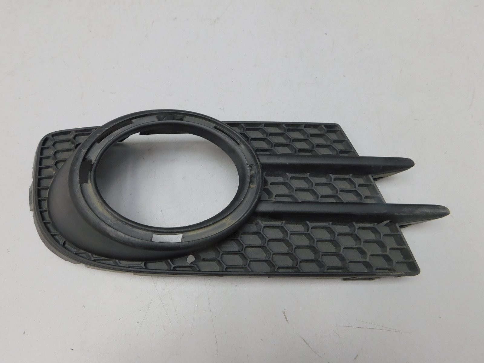 Решетка в бампер правая Volkswagen Tiguan 2007-2017