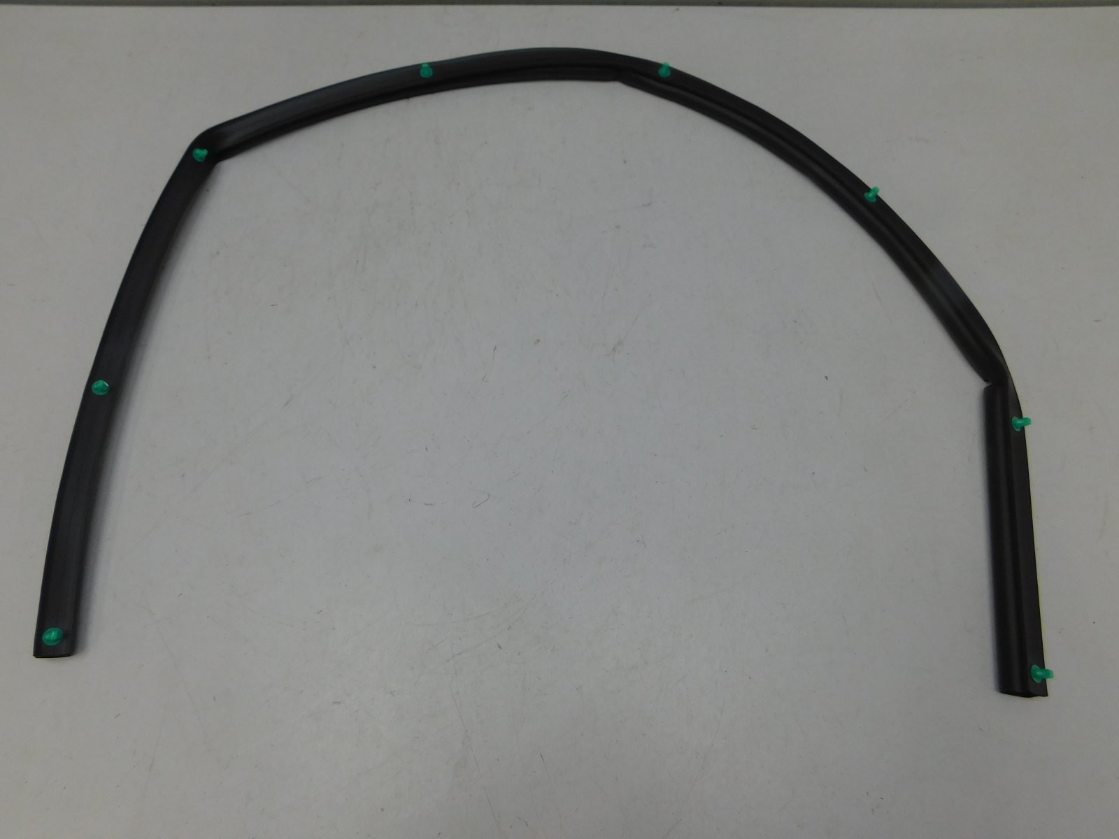 Уплотнитель Mazda 3 (BK) 2003-2009