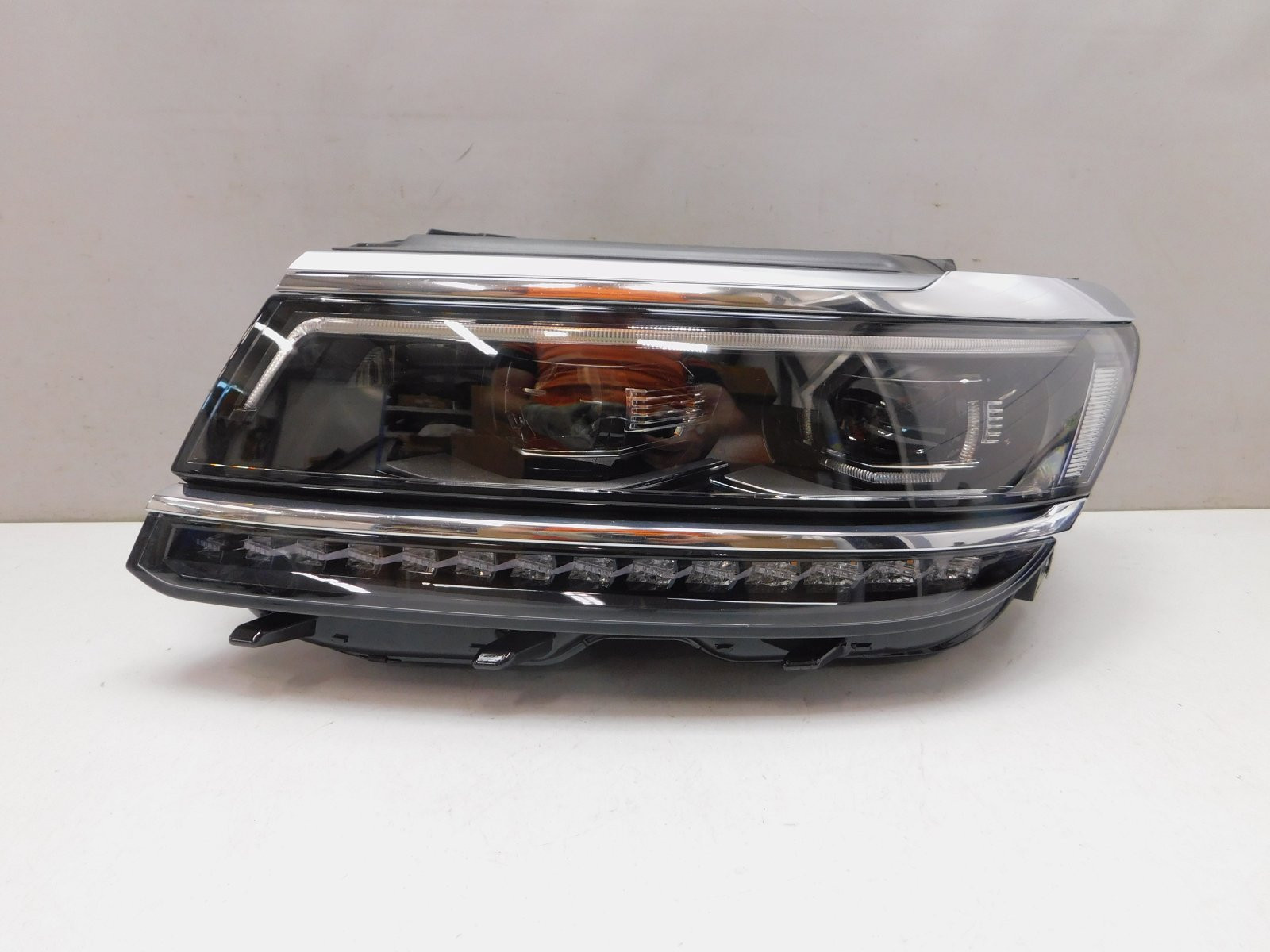 Фара левая Volkswagen Tiguan 2017>