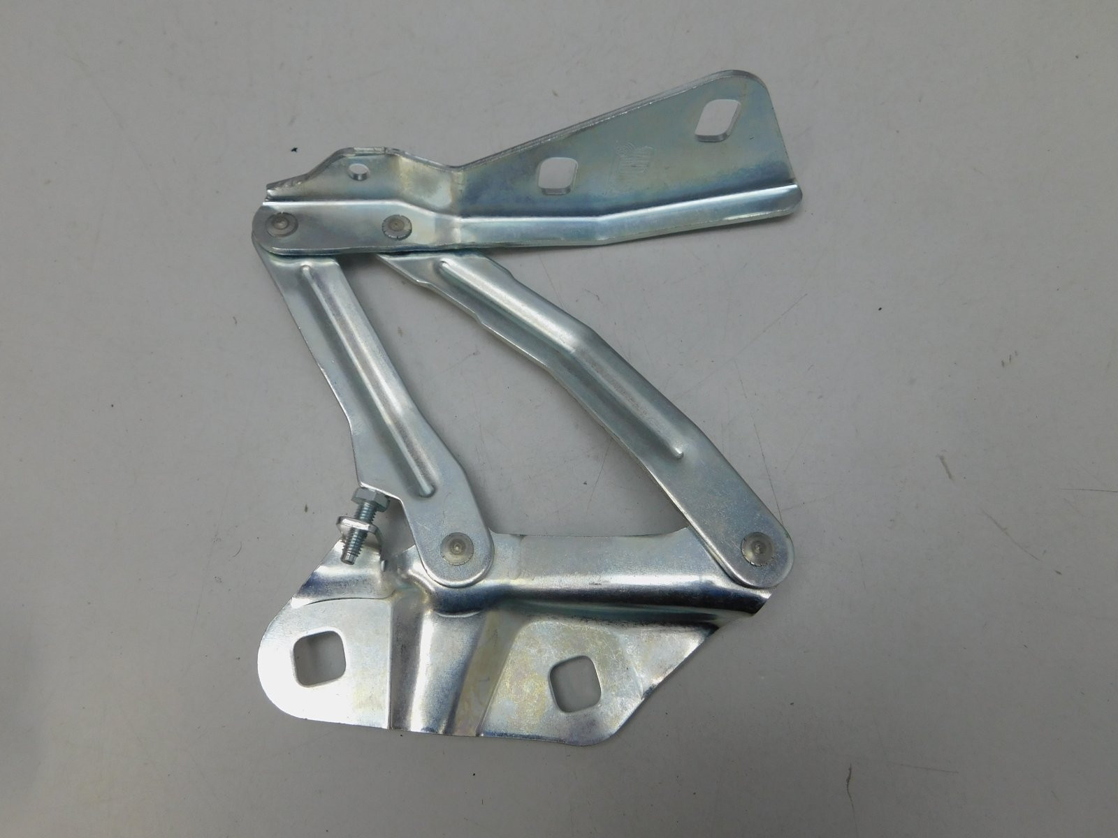 Петля капота левая Ford Transit 2014>