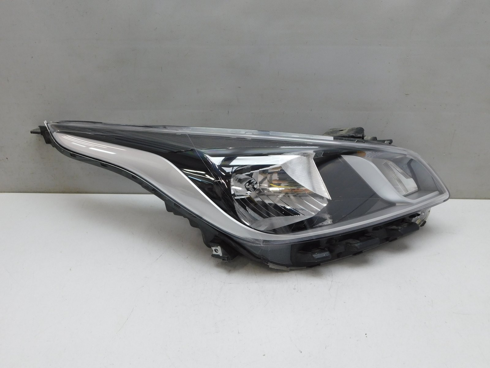 Фара правая Kia Rio 2017>