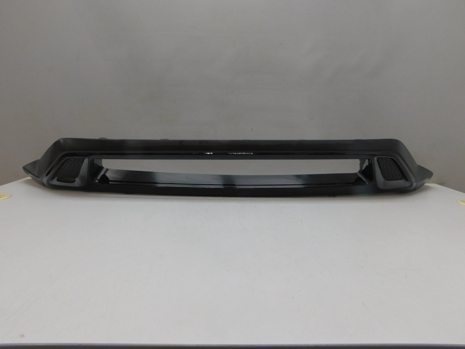 Накладка переднего бампера Mitsubishi Outlander 2012>