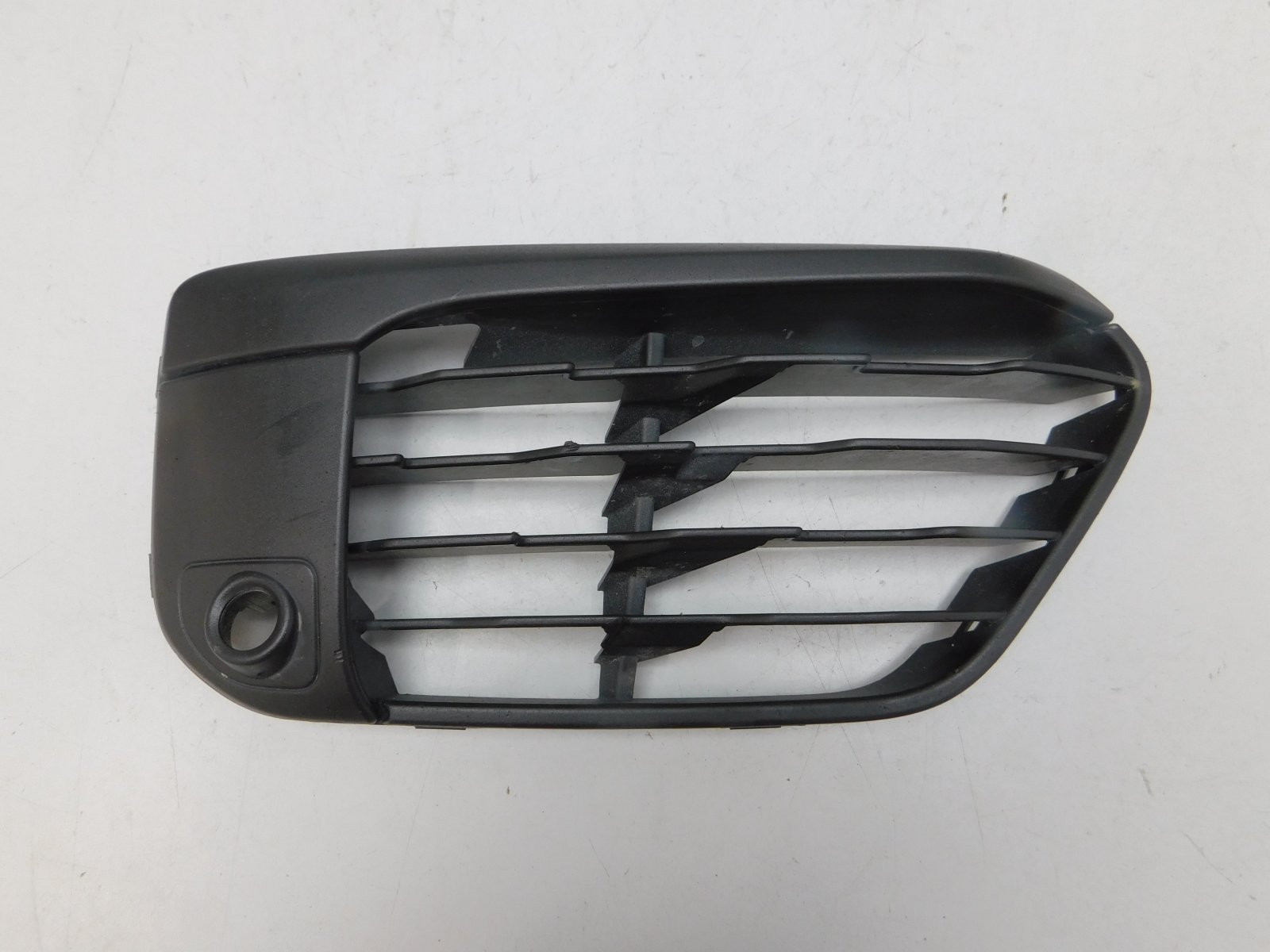 Решетка в бампер правая BMW X1 F48 2015>