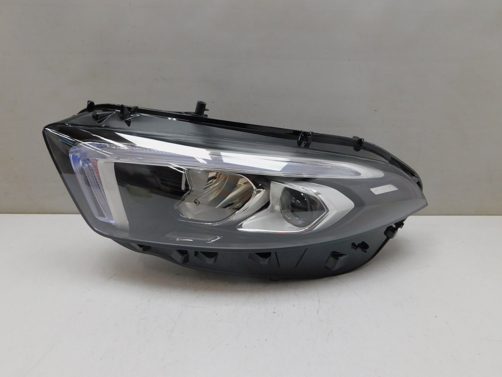 Фара левая Mercedes-Benz A-klasse  W177 2018>