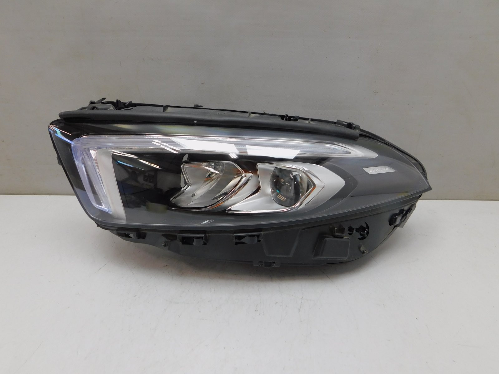 Фара левая Mercedes-Benz A-klasse  W177 2018>