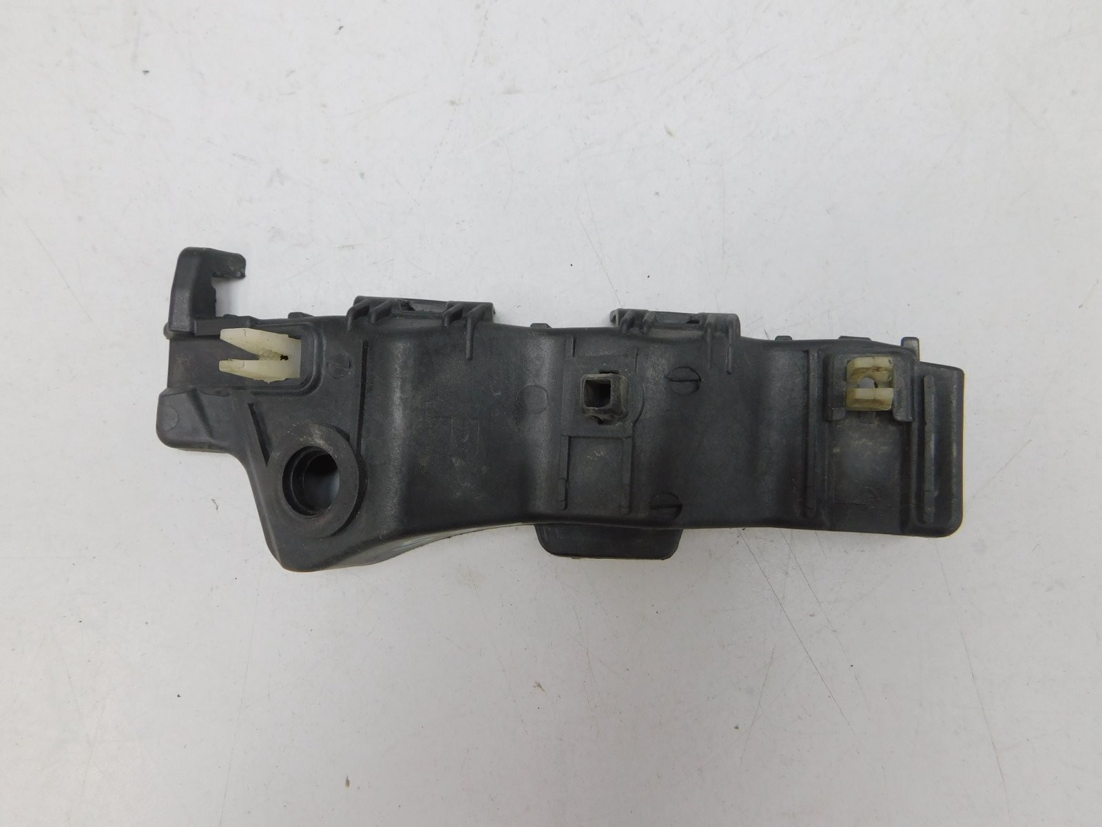 Направляющая переднего бампера Hyundai Santa Fe 2012-2018