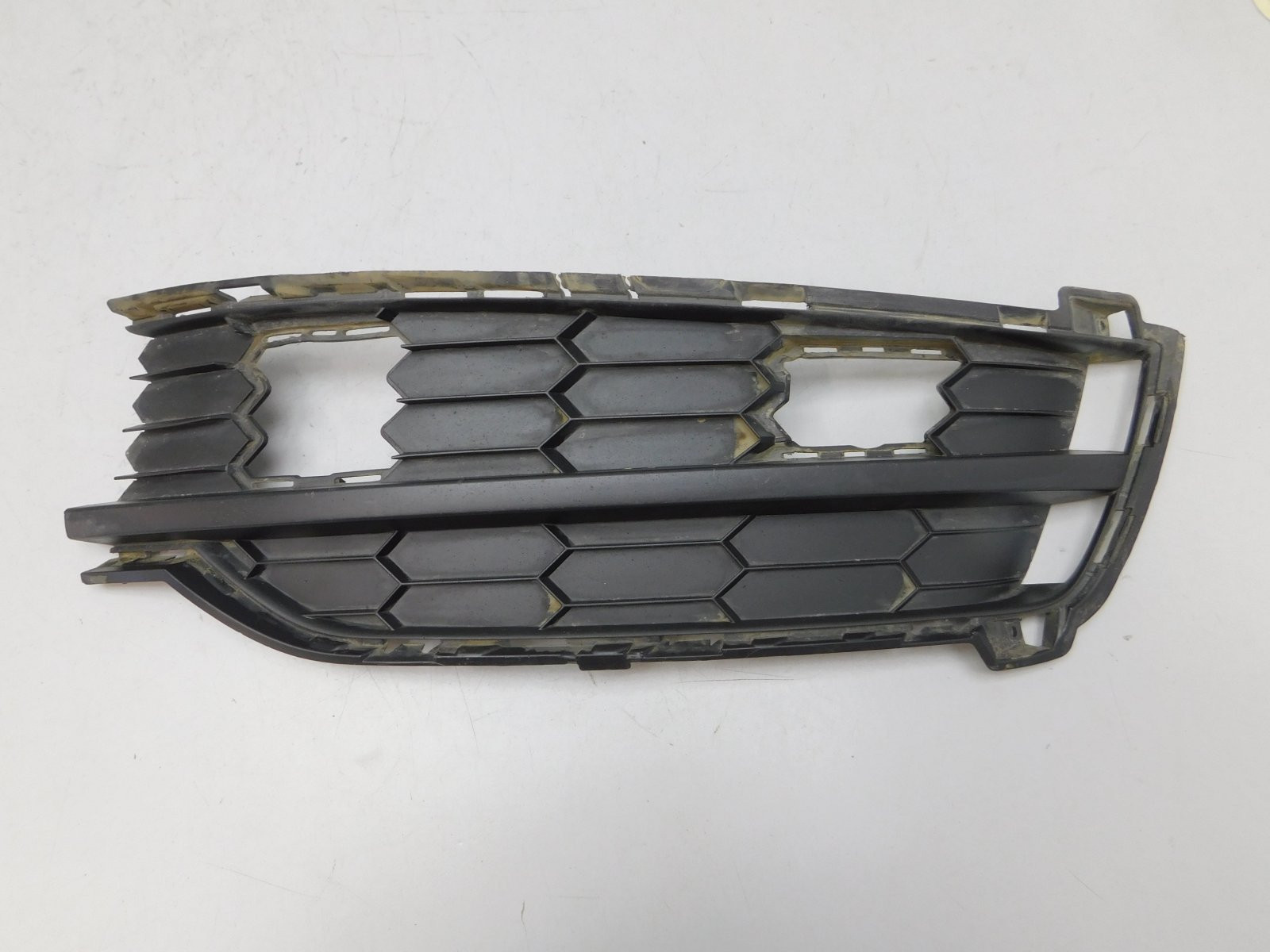 Решетка в бампер правая Skoda Karoq 2017>