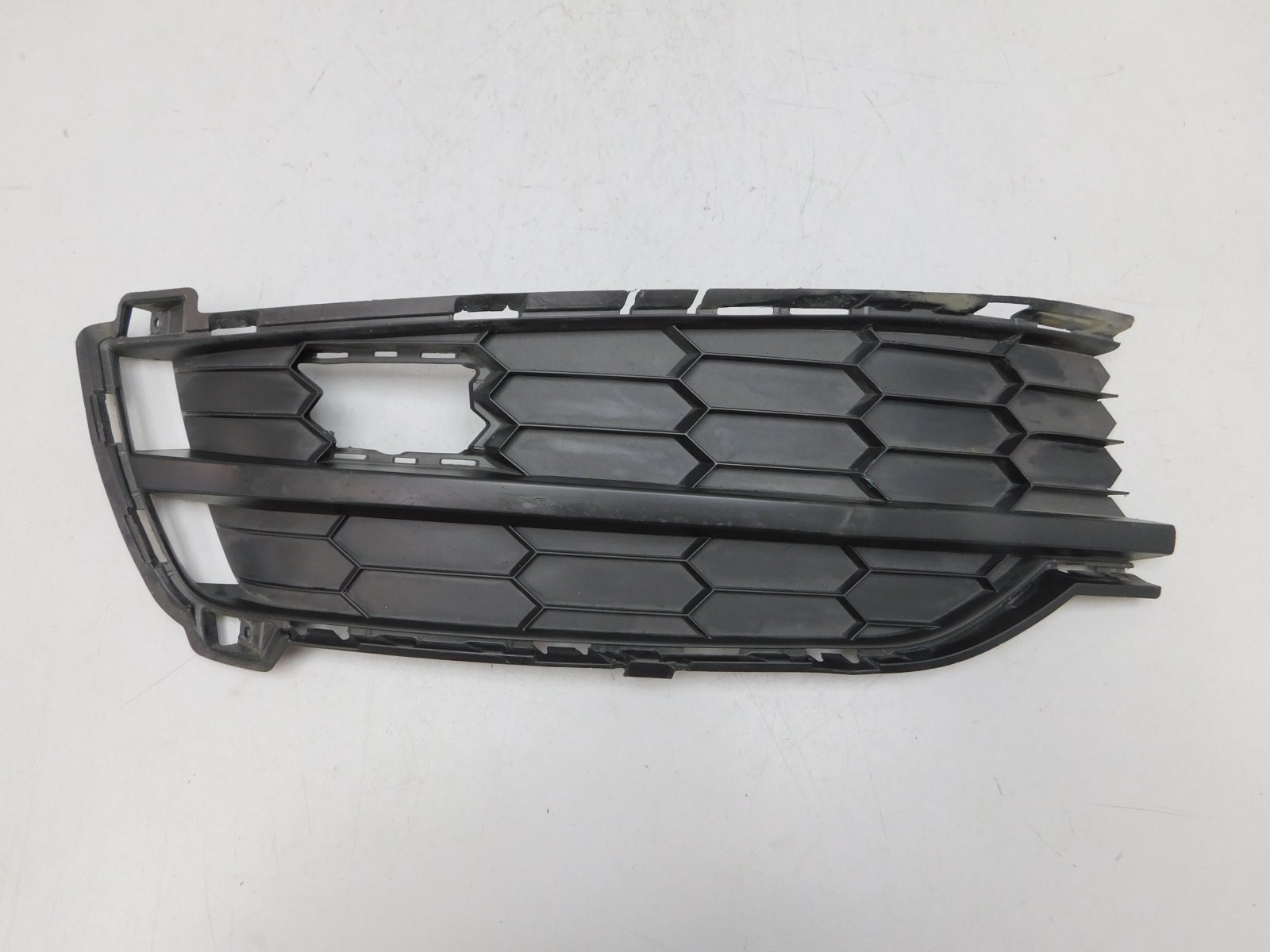 Решетка в бампер левая Skoda Karoq 2017>