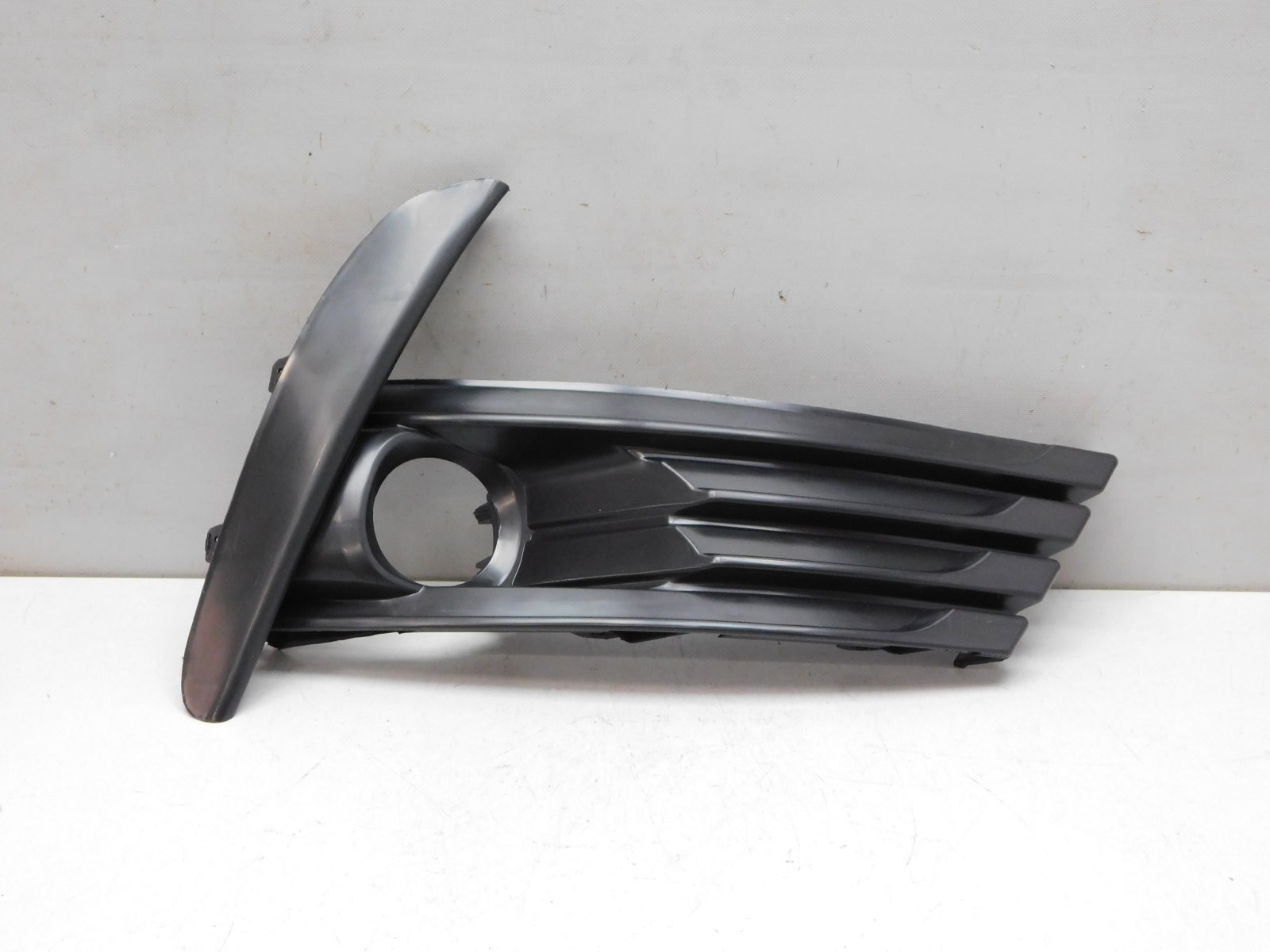 Решетка в бампер правая Toyota Corolla E18 2013-2018