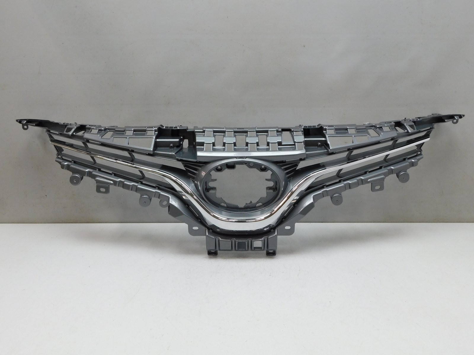 Решетка радиатора Toyota Camry V70 2017>