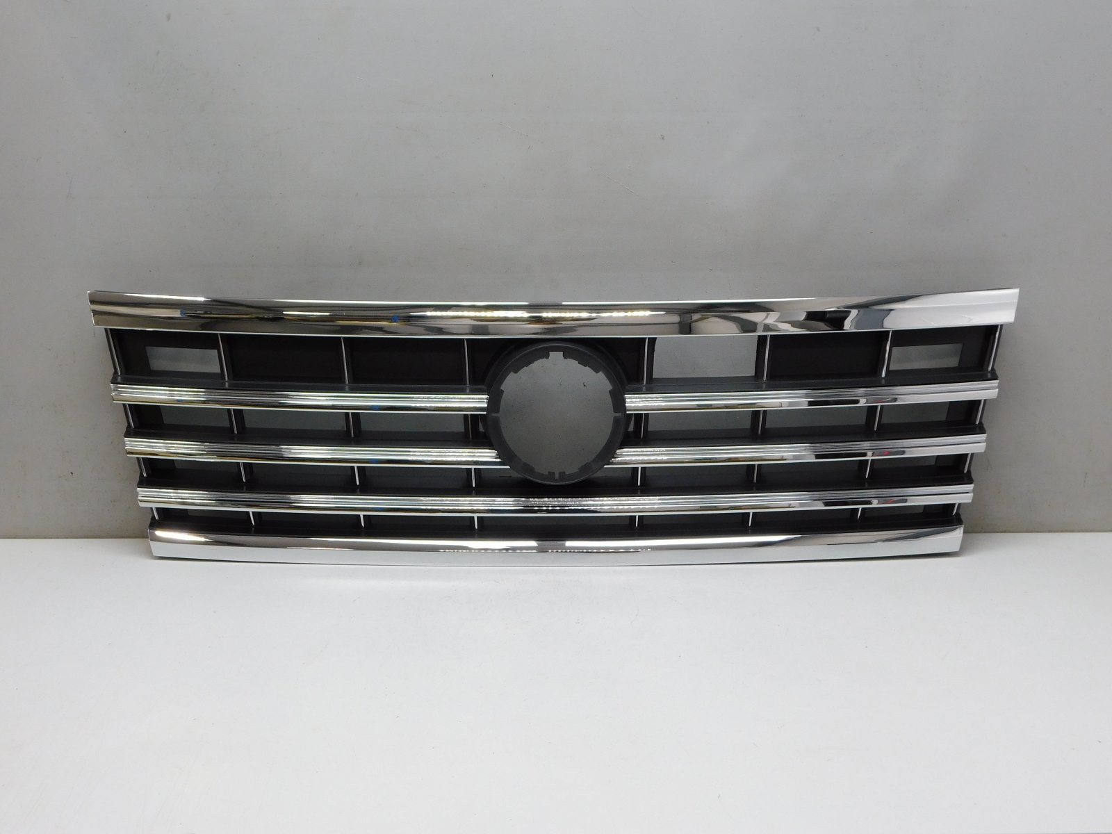 Решетка радиатора Volkswagen Touareg 2018>