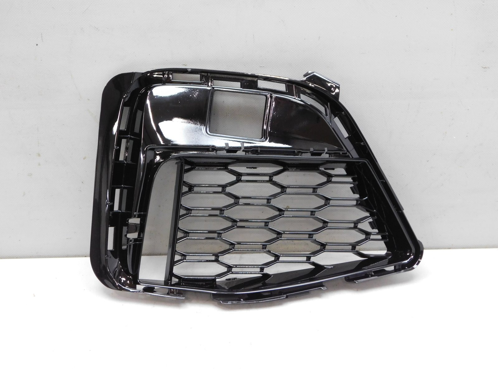 Решетка в бампер правая BMW 3-серия G20 2018>