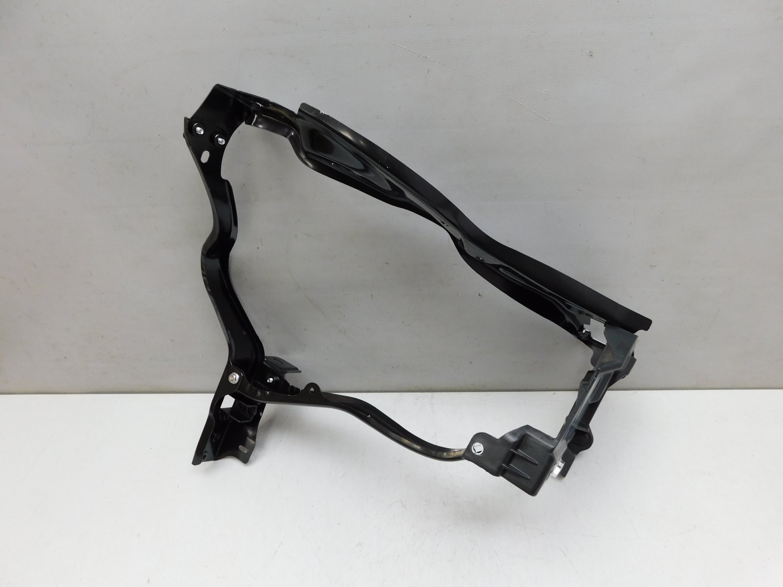 Кронштейн фары левой Mercedes-Benz E-Klasse W212 2009>