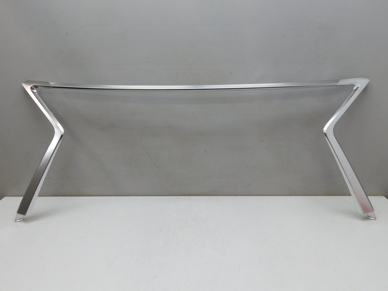 Молдинг решетки радиатора Lexus LX 570 (URJ200) 2007>