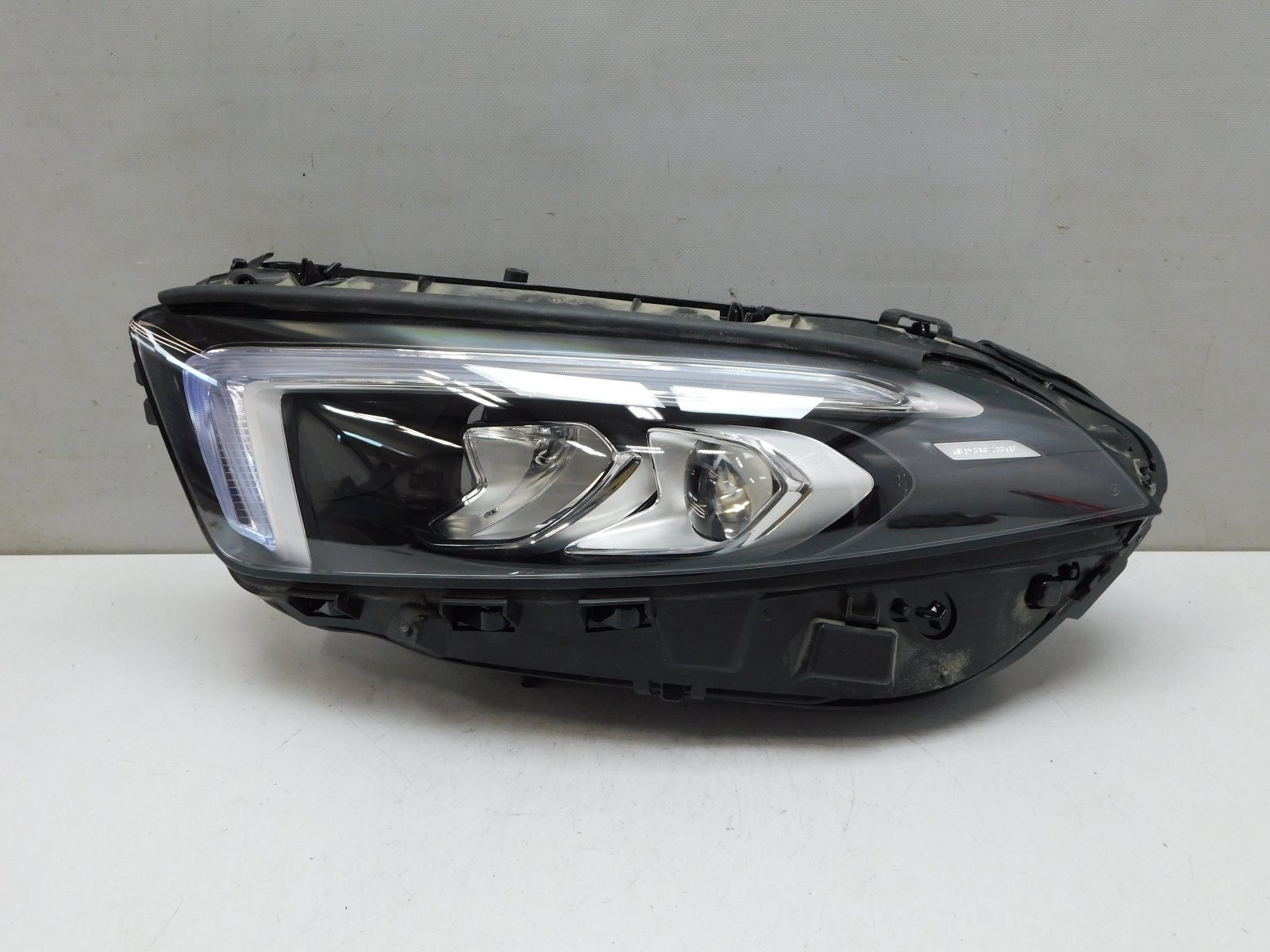 Фара левая Mercedes-Benz A-klasse  W177 2018>