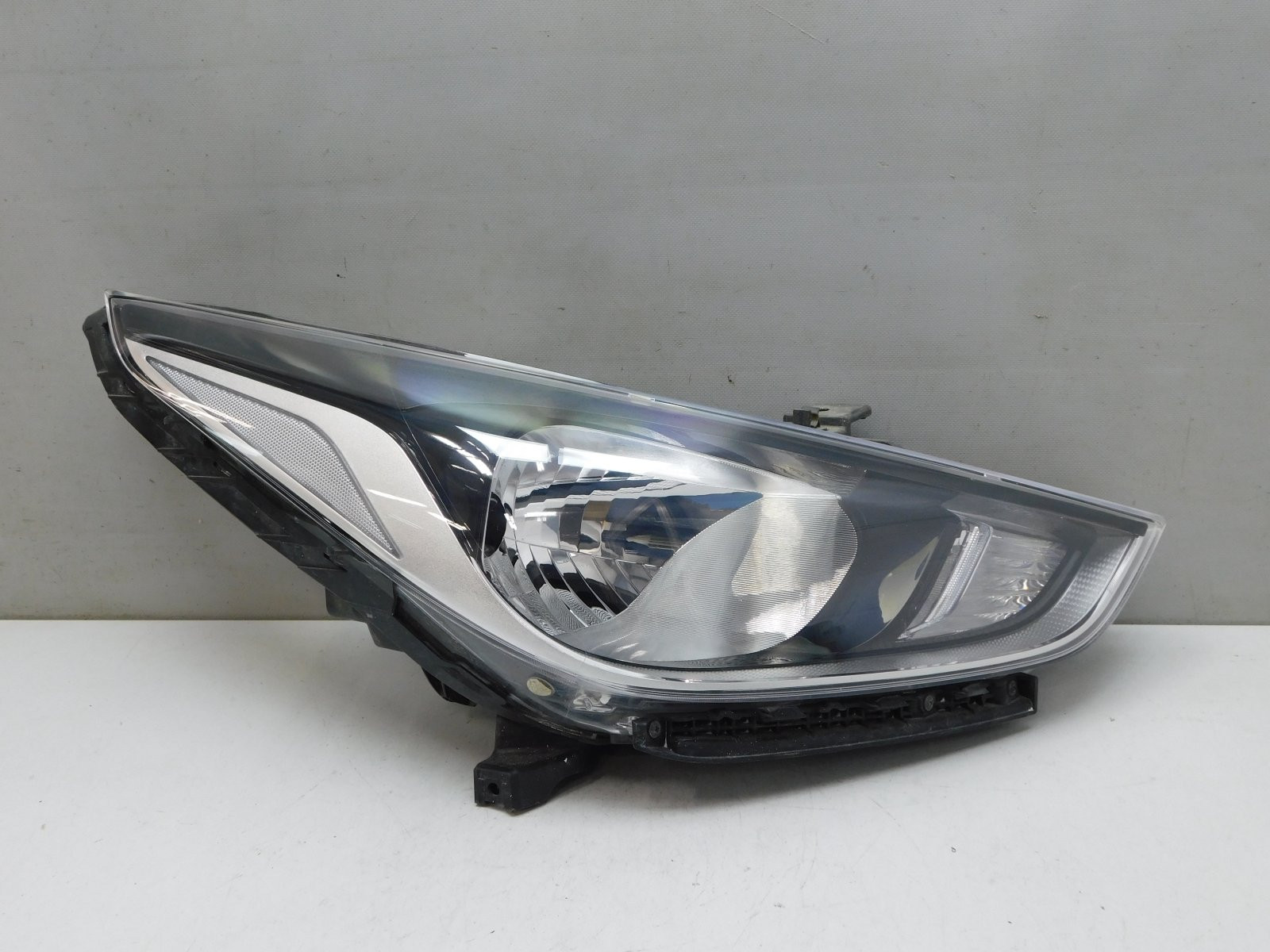 Фара правая Hyundai Solaris 2017>