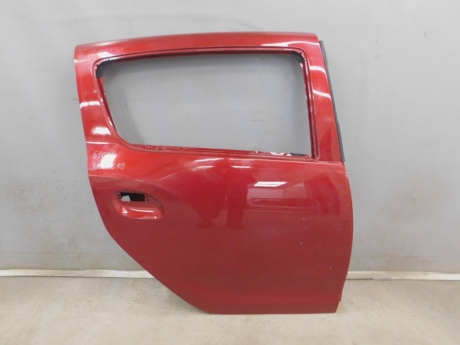 Дверь задняя правая Renault Sandero 2014>