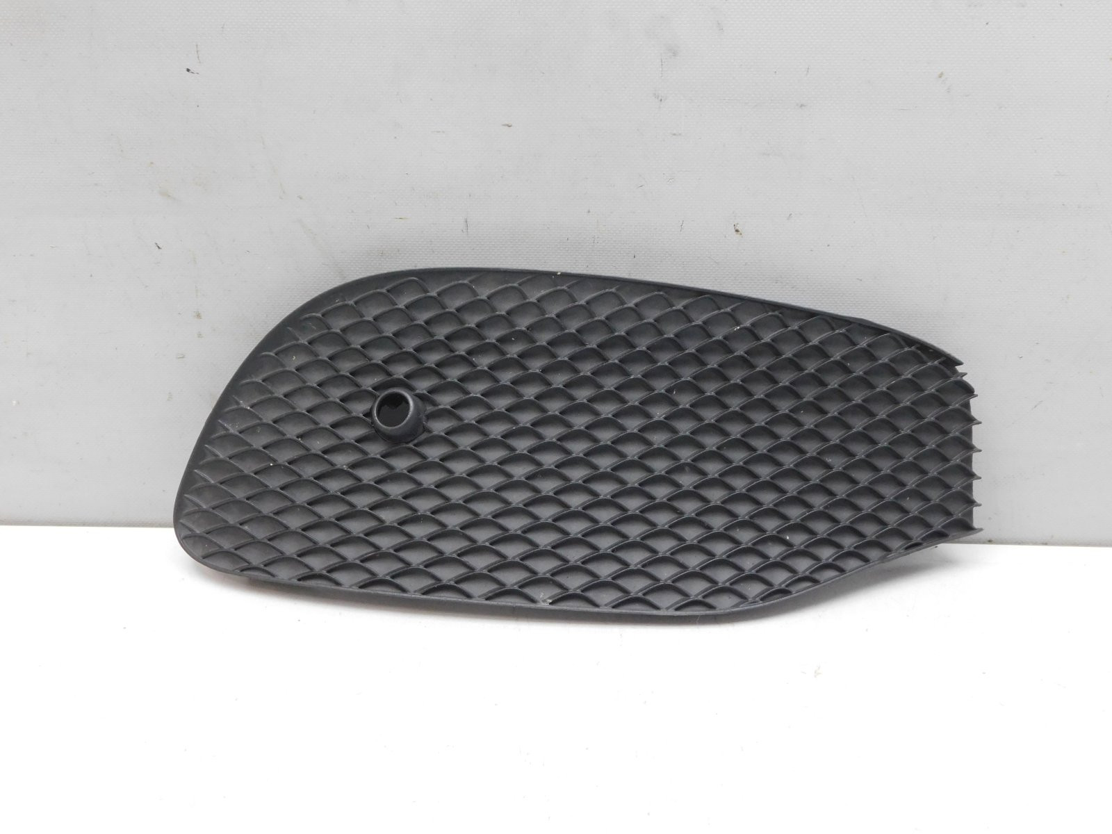 Решетка в бампер правая Mercedes-Benz E-Klasse W213 2016>