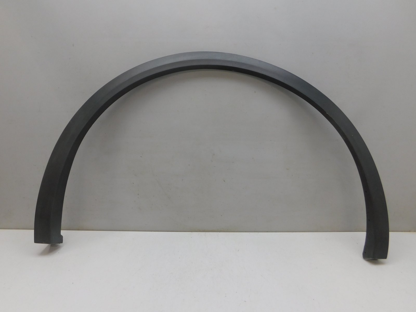 Накладка крыла заднего  левого Volkswagen Touareg 2018>