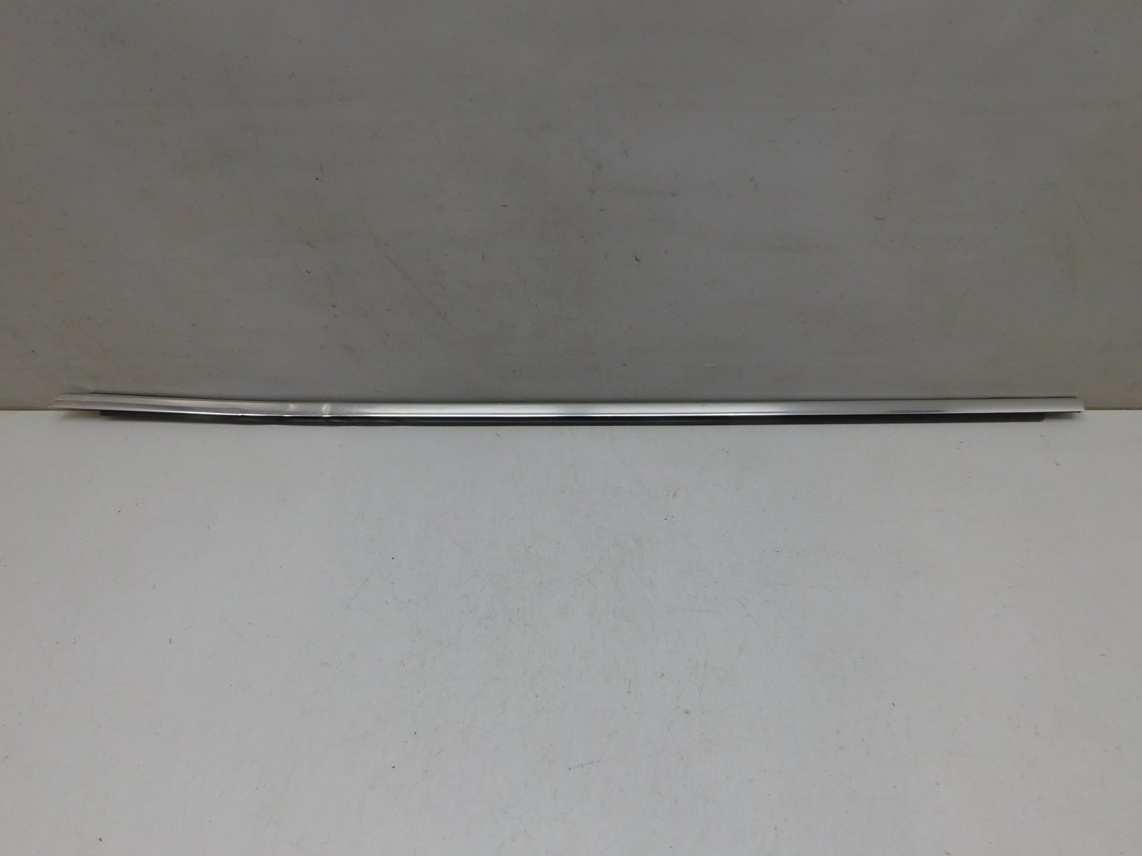 Накладка стекла переднего левого Volkswagen Tiguan 2017>