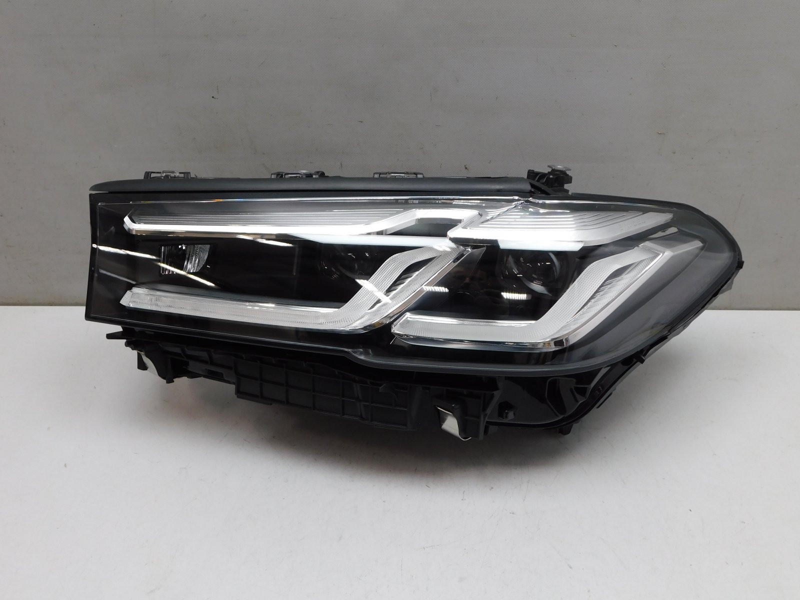 Фара левая BMW 5-серия G30 2016>